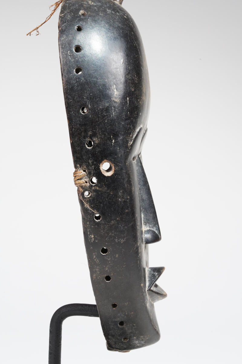 A Dan mask from the Man region