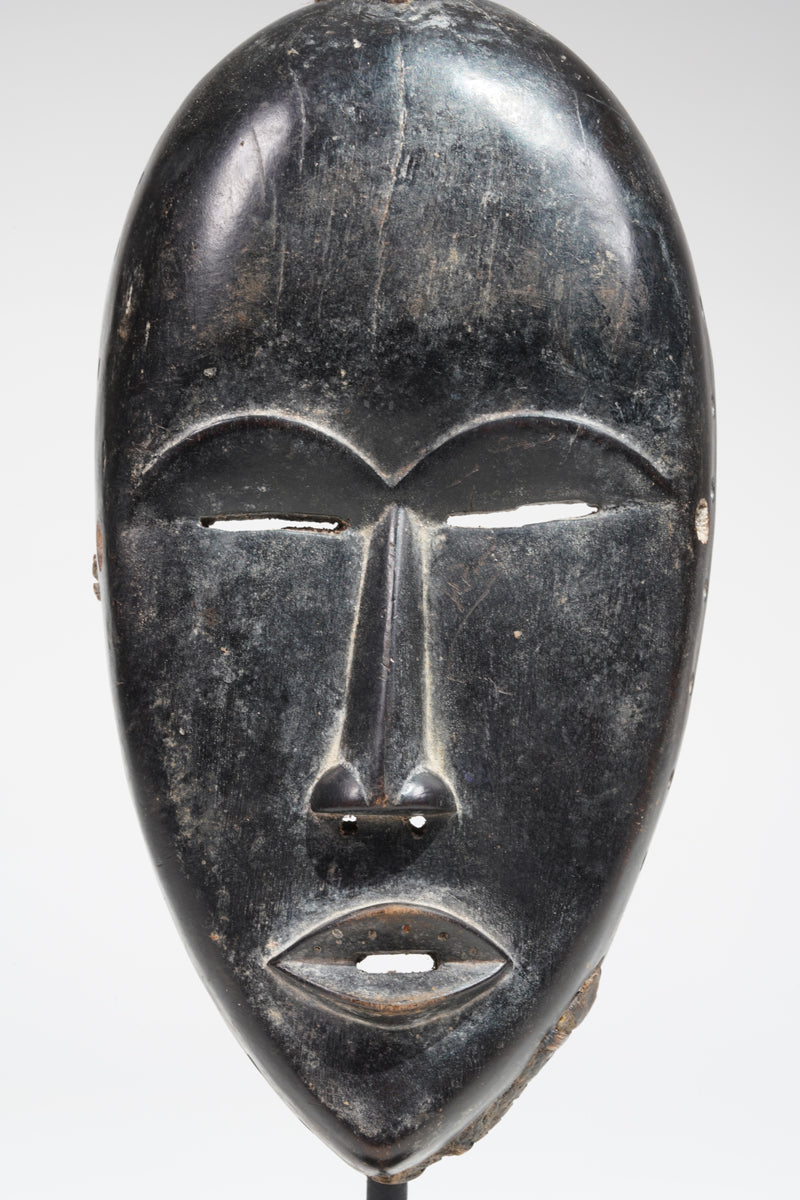 A Dan mask from the Man region