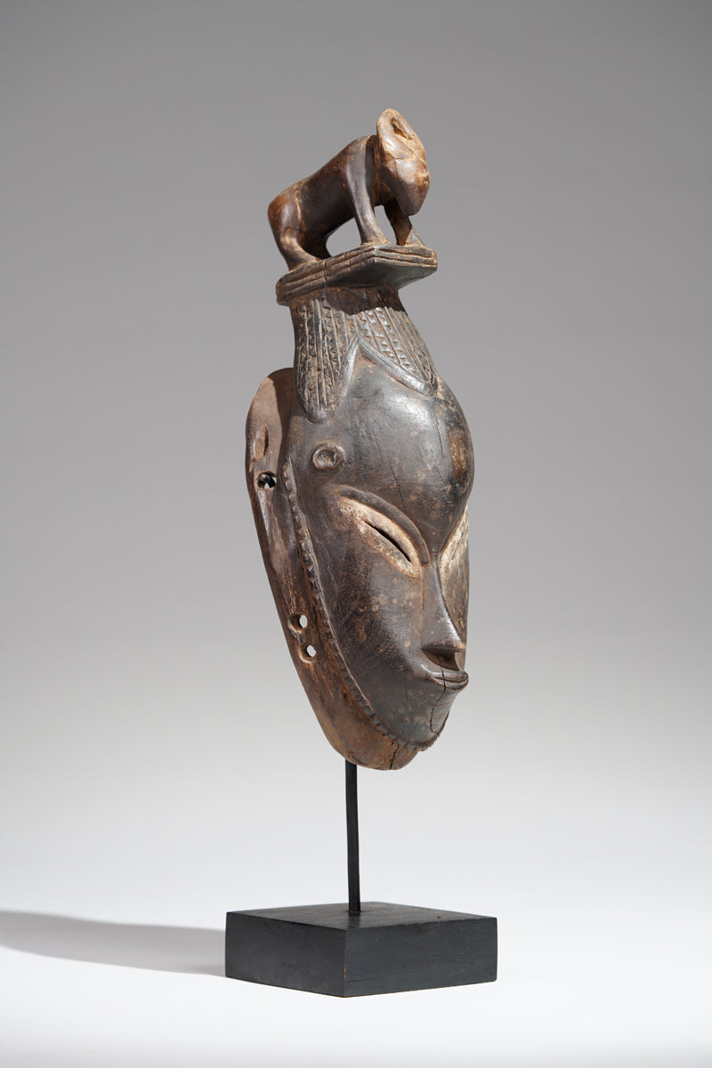 A Guro face mask from the Gohitafla region