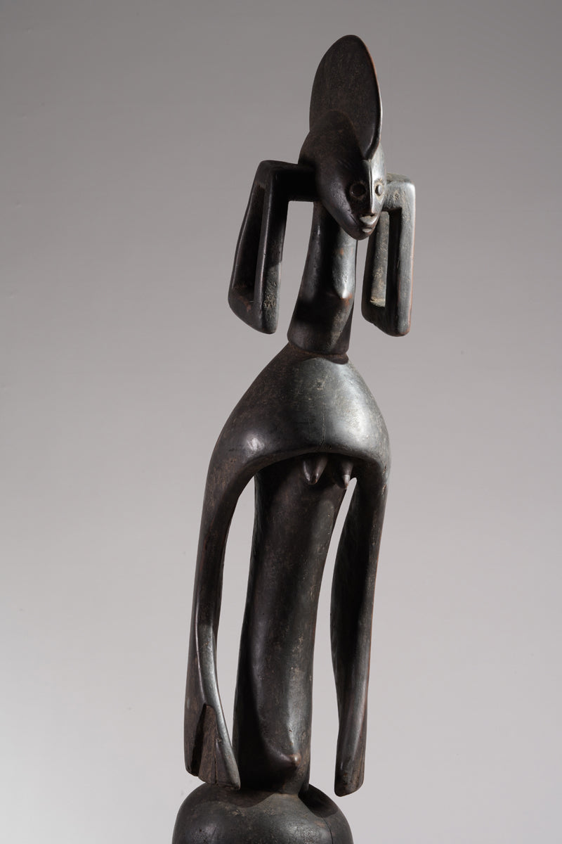 A female Mumuye sculpture