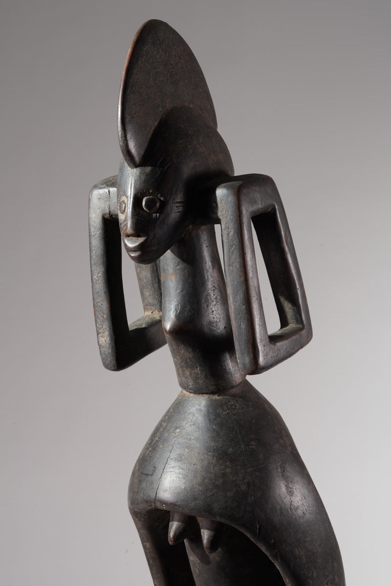 A female Mumuye sculpture