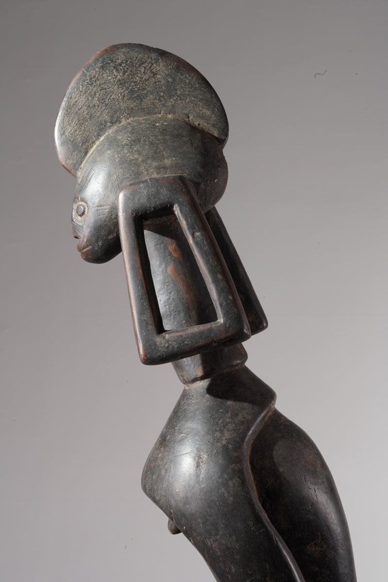 A female Mumuye sculpture