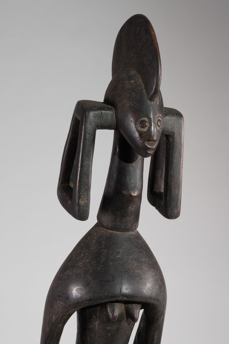 A female Mumuye sculpture