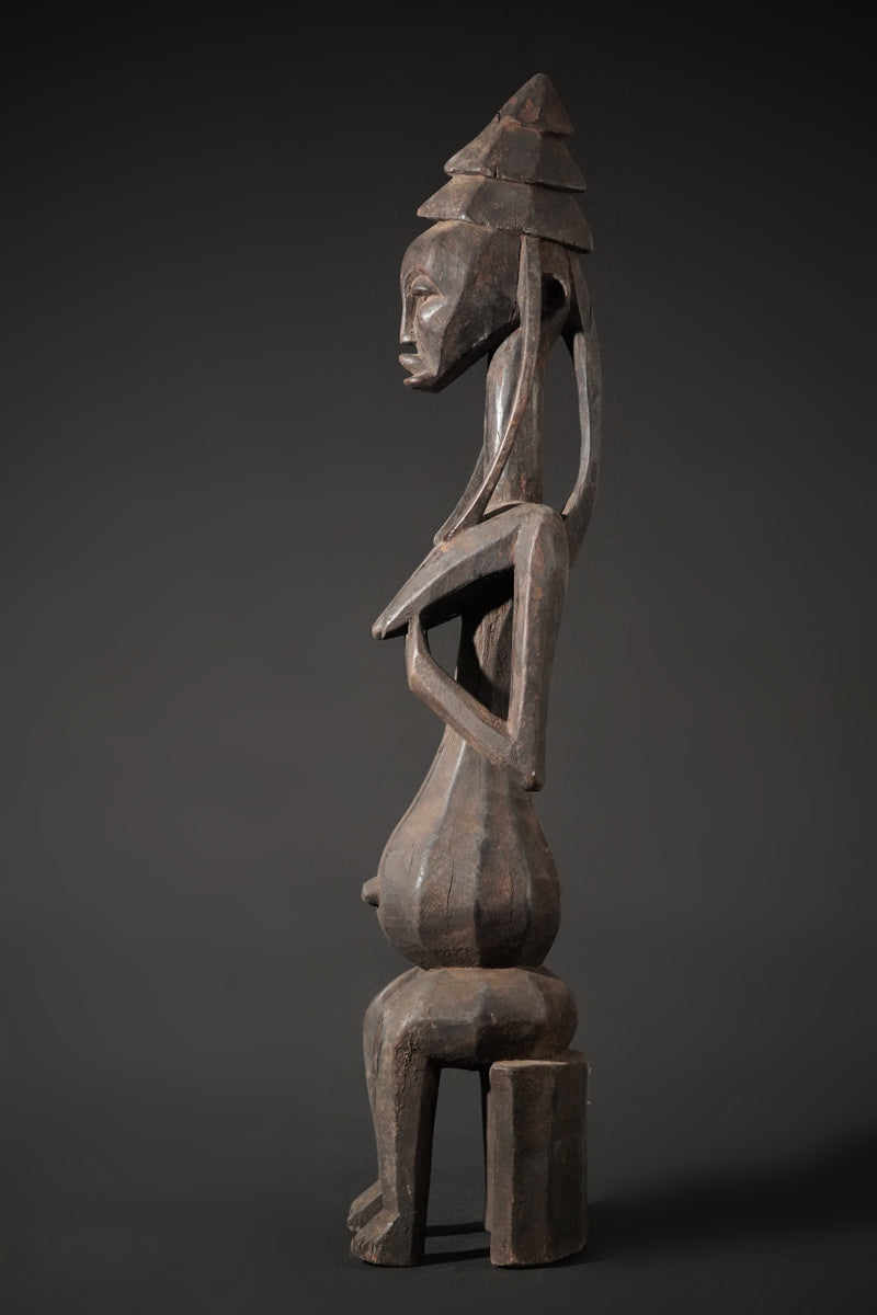 A Bamana Gwandusu Araba seated