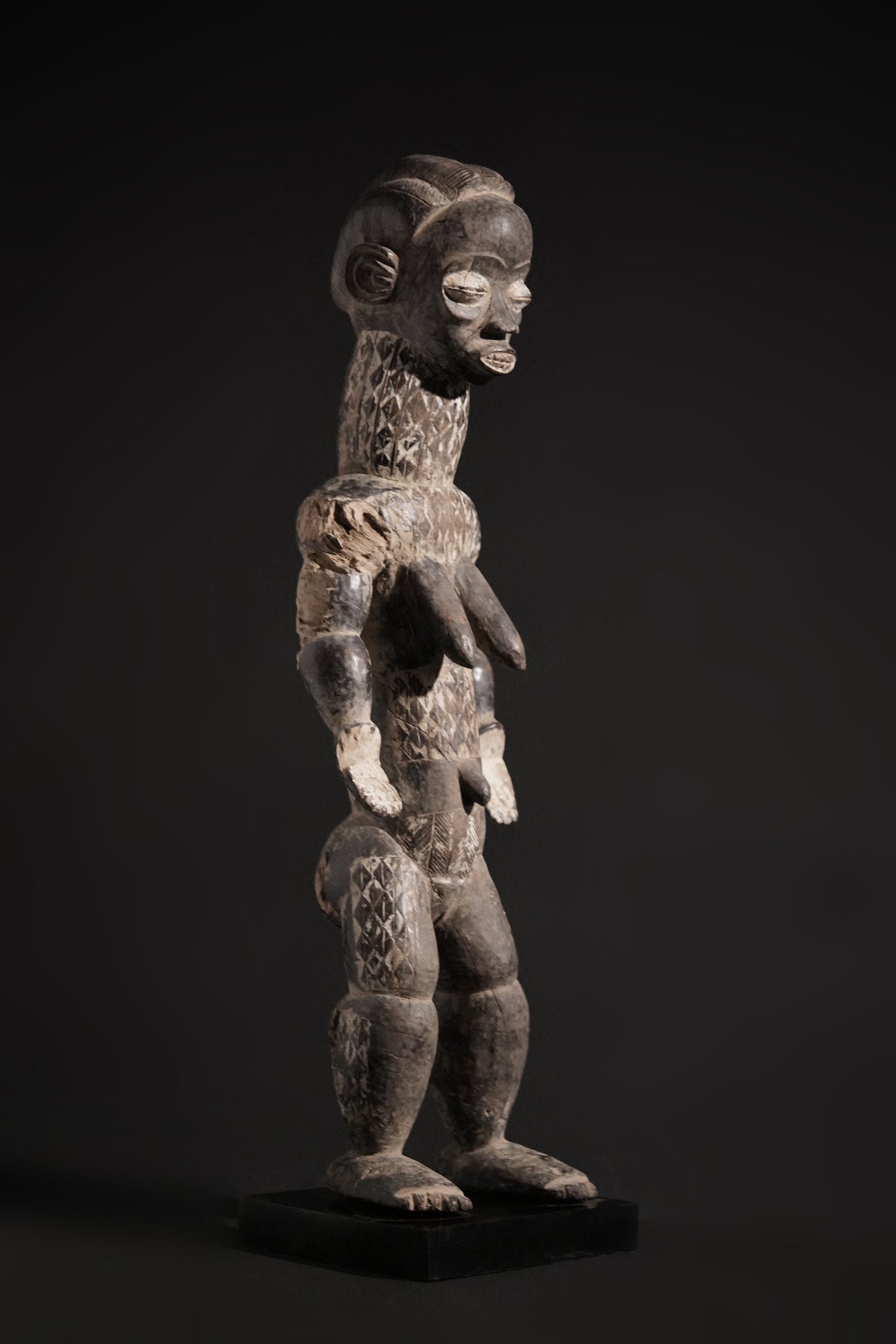 A female Bété sculpture