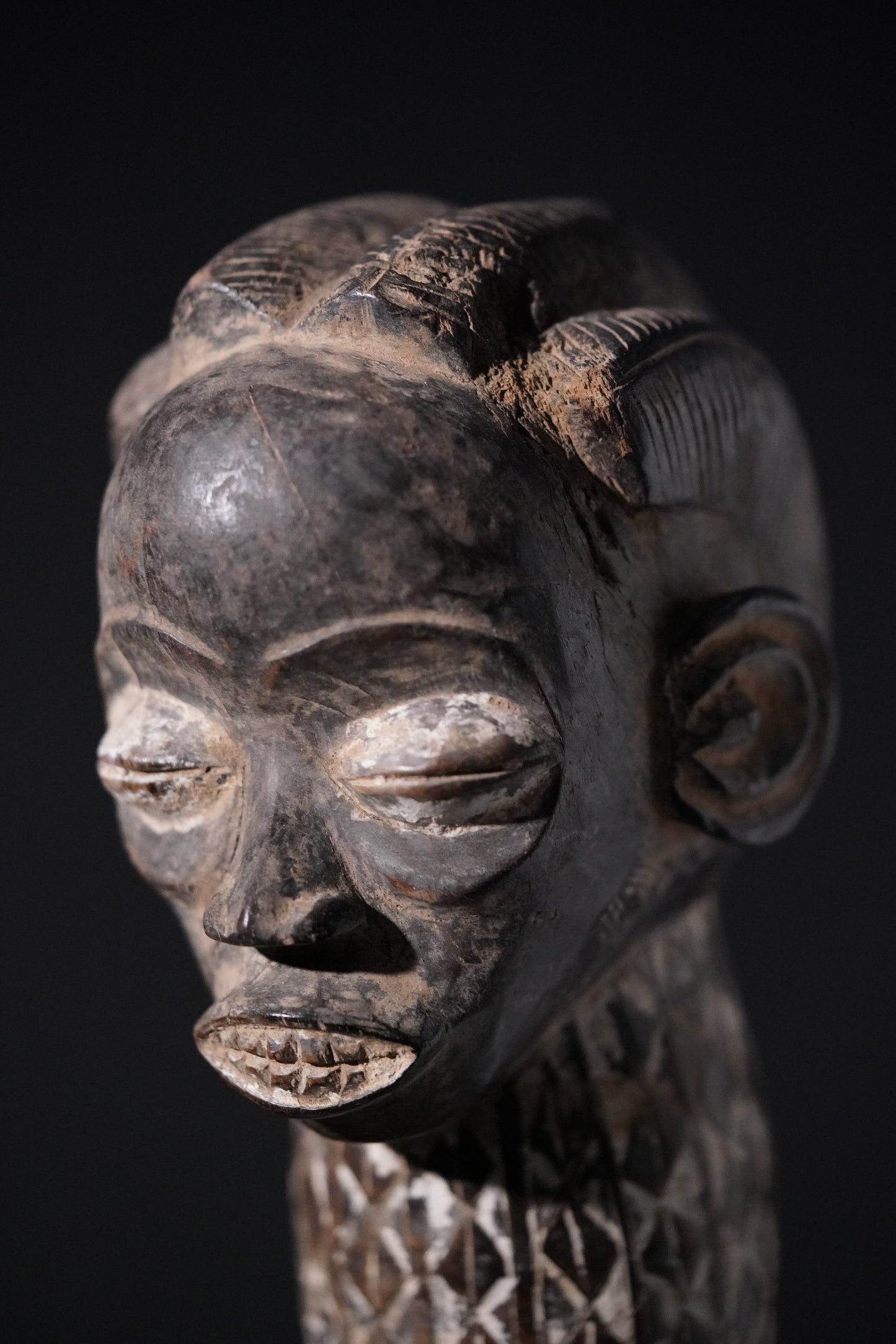 A female Bété sculpture