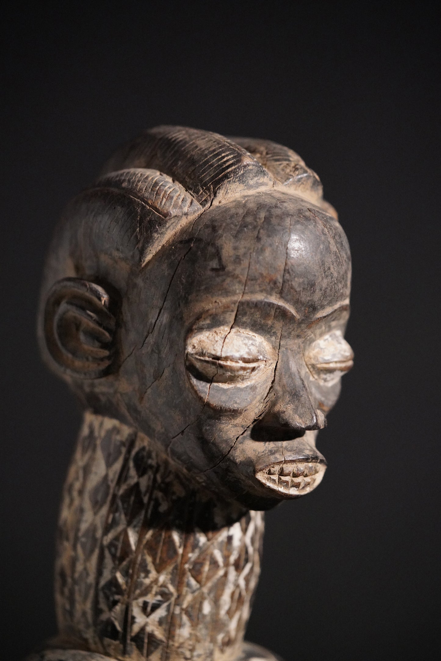 A female Bété sculpture