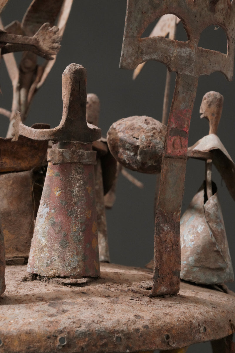 A portable iron Fon altar called asen