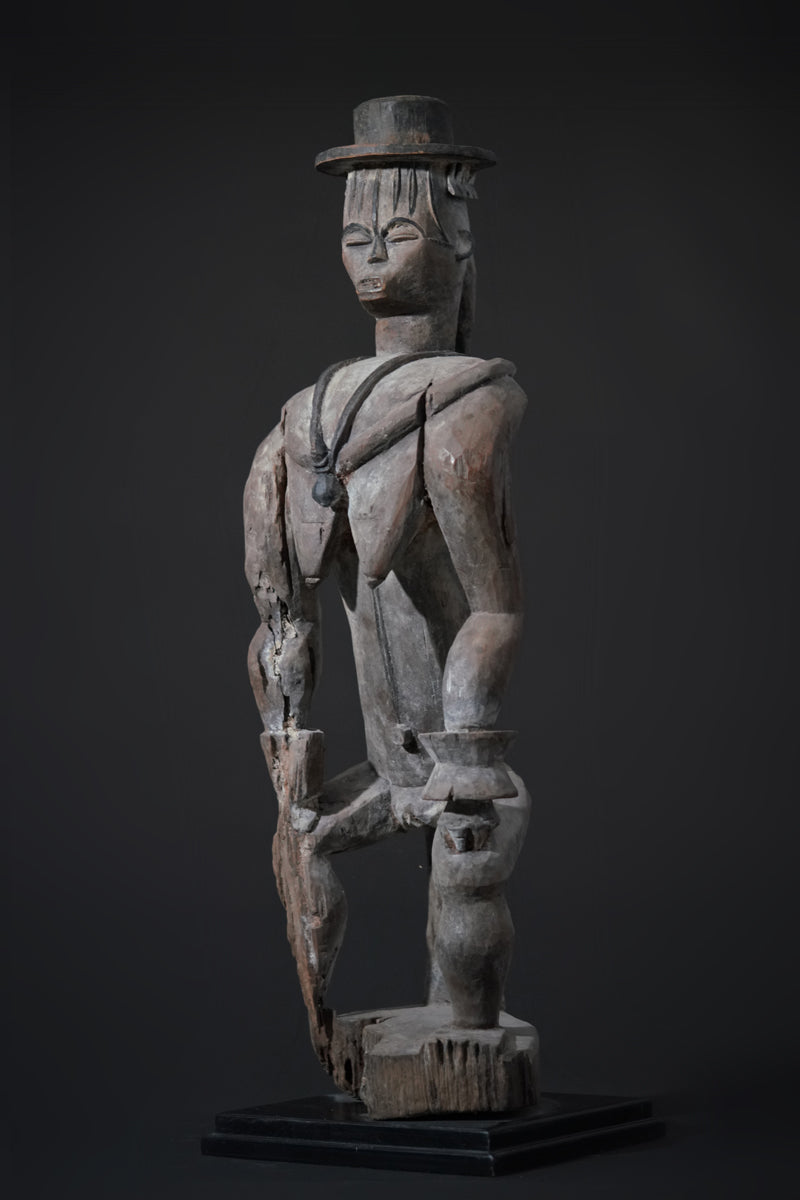 A female Urhobo statue