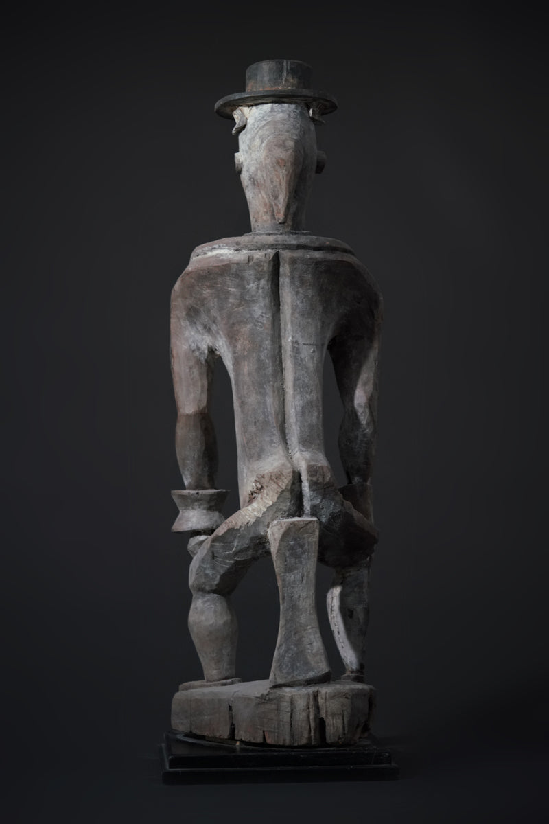 A female Urhobo statue