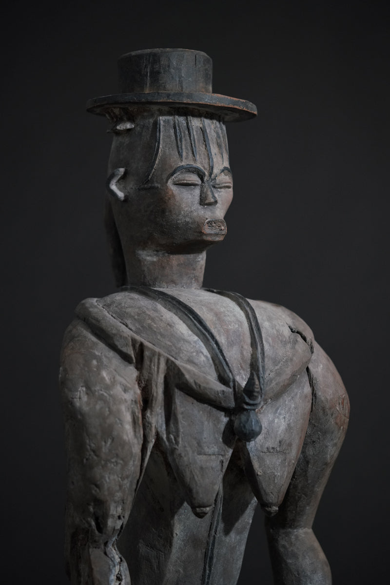 A female Urhobo statue