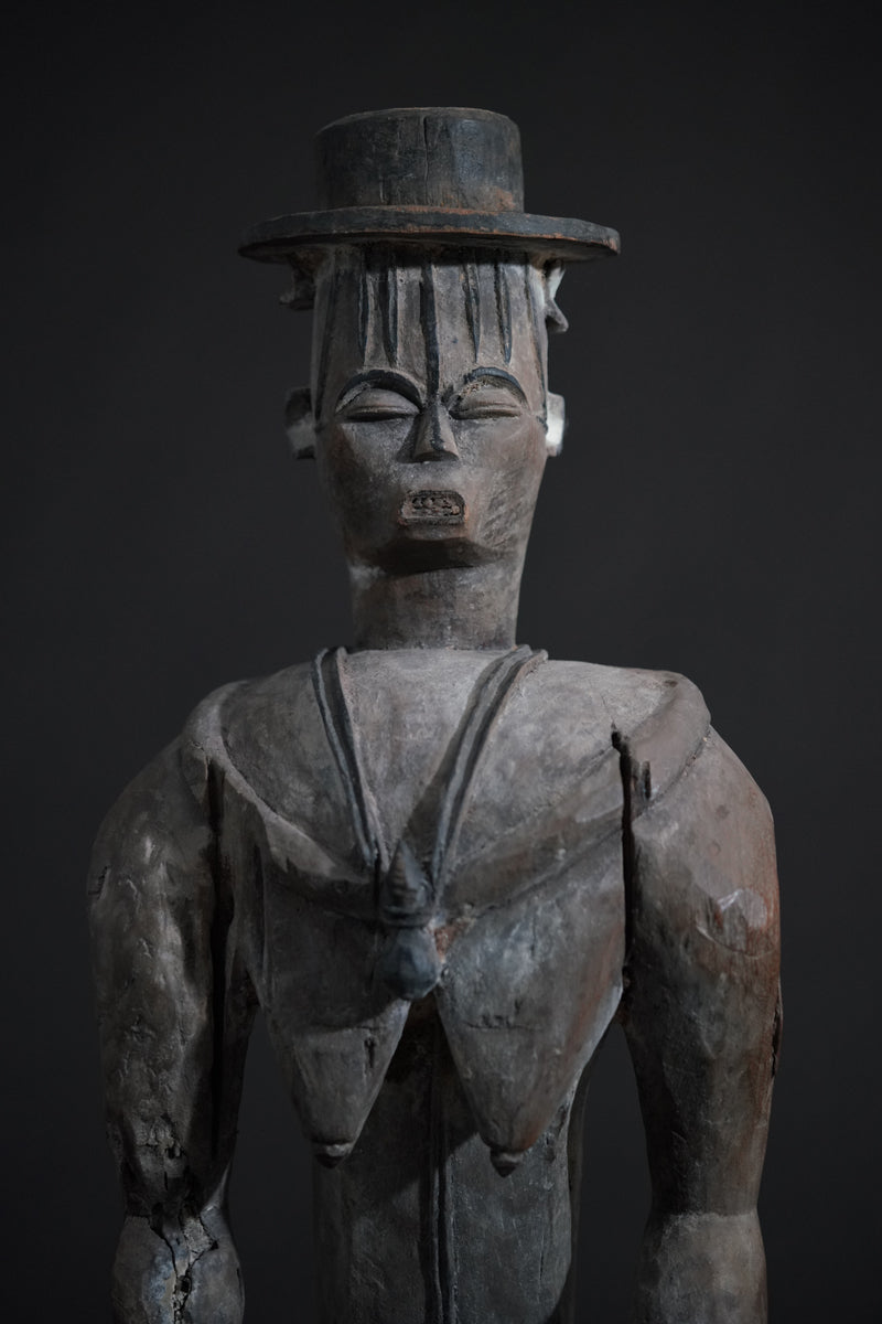 A female Urhobo statue
