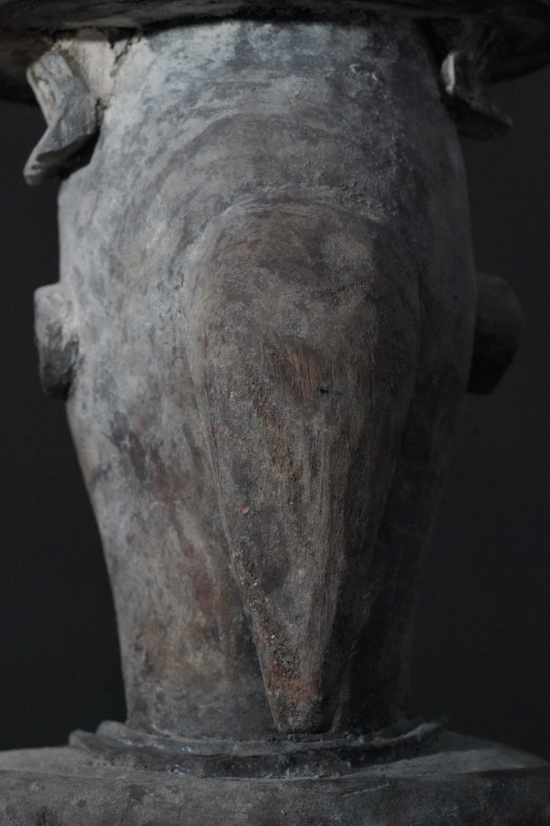 A female Urhobo statue