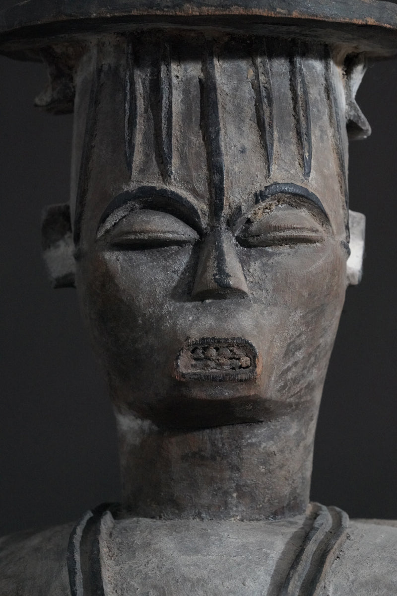 A female Urhobo statue
