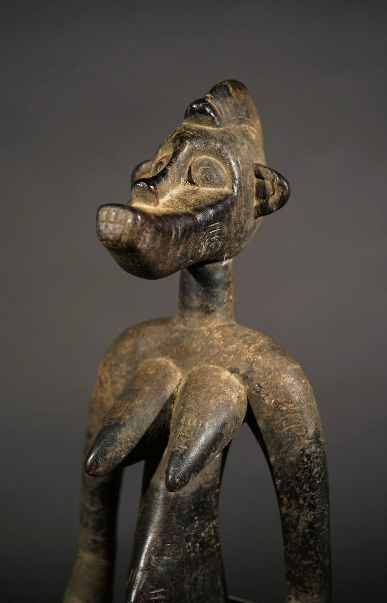 A female Senufo Rhytmpounder, called Deblé