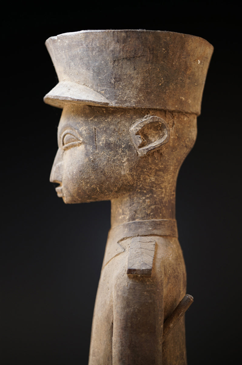 A so called "Colon-Sculpture" of Kilite Noufe