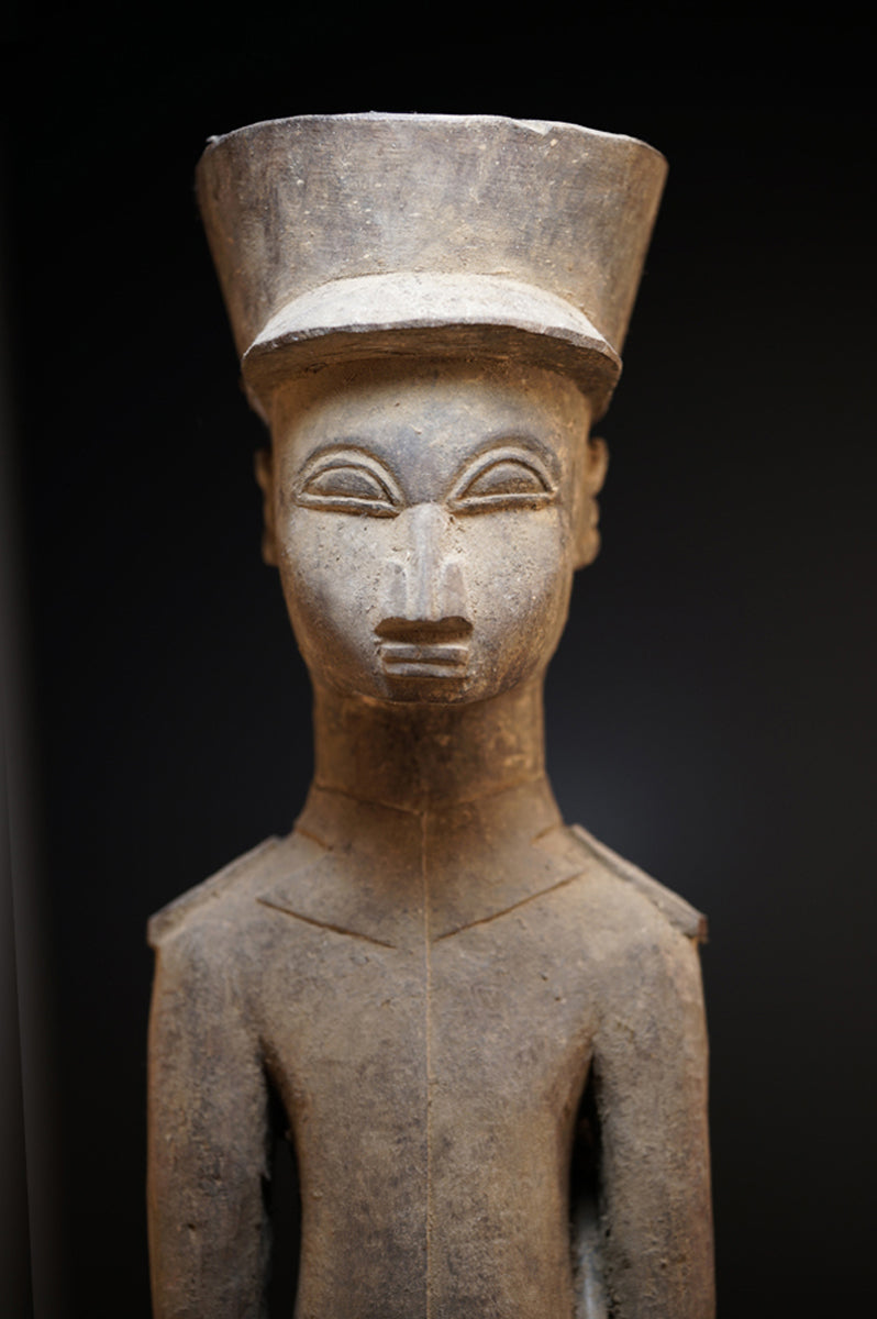 A so called "Colon-Sculpture" of Kilite Noufe
