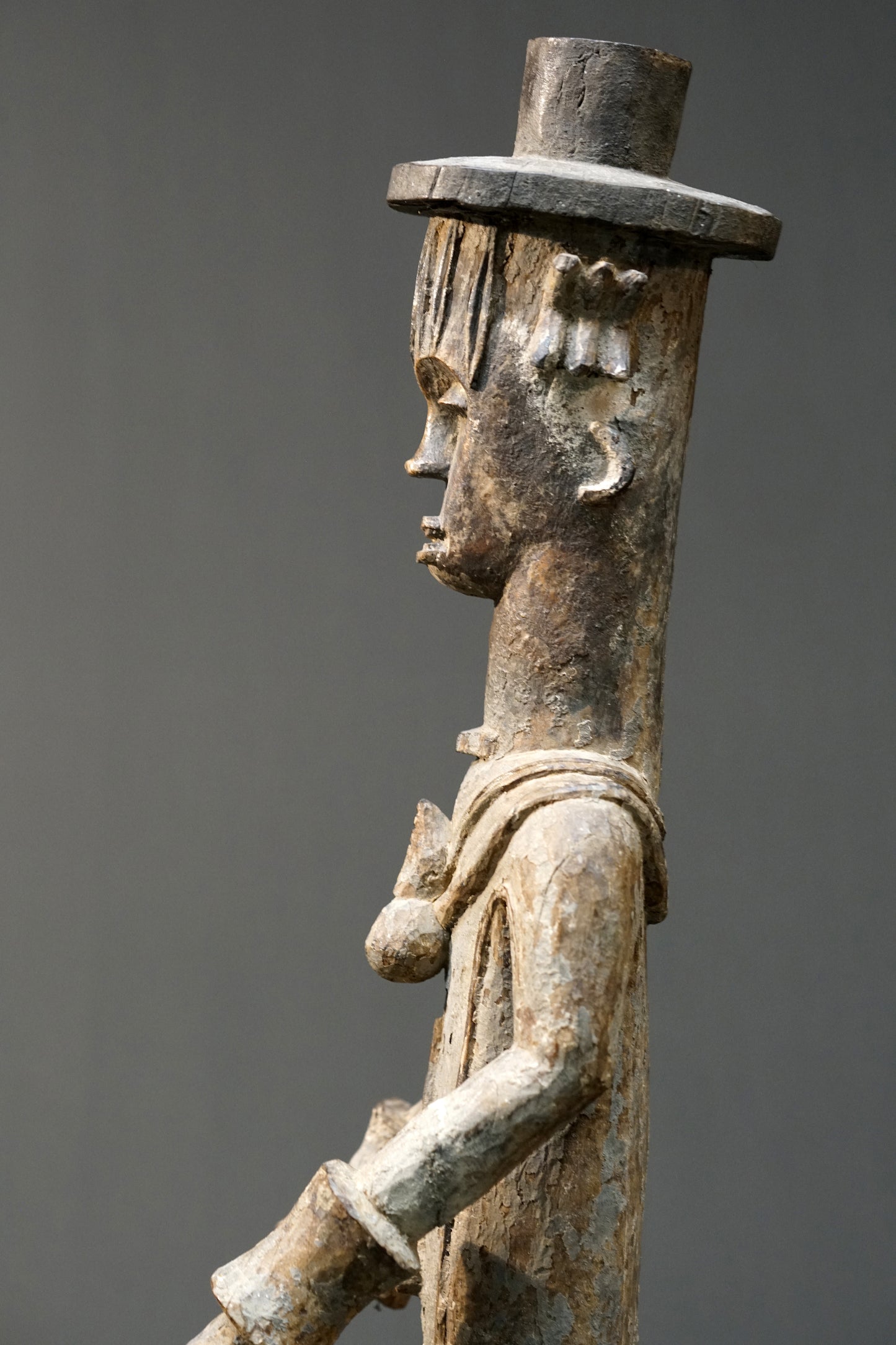 A male Urhobo statue