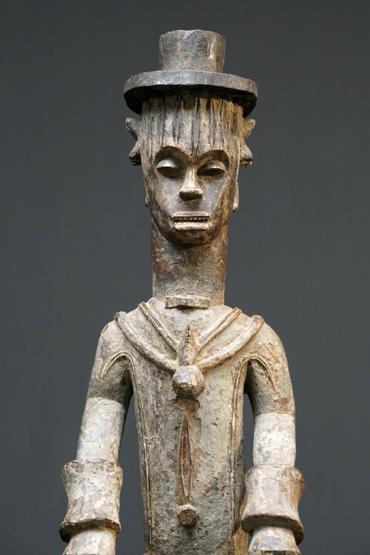 A male Urhobo statue
