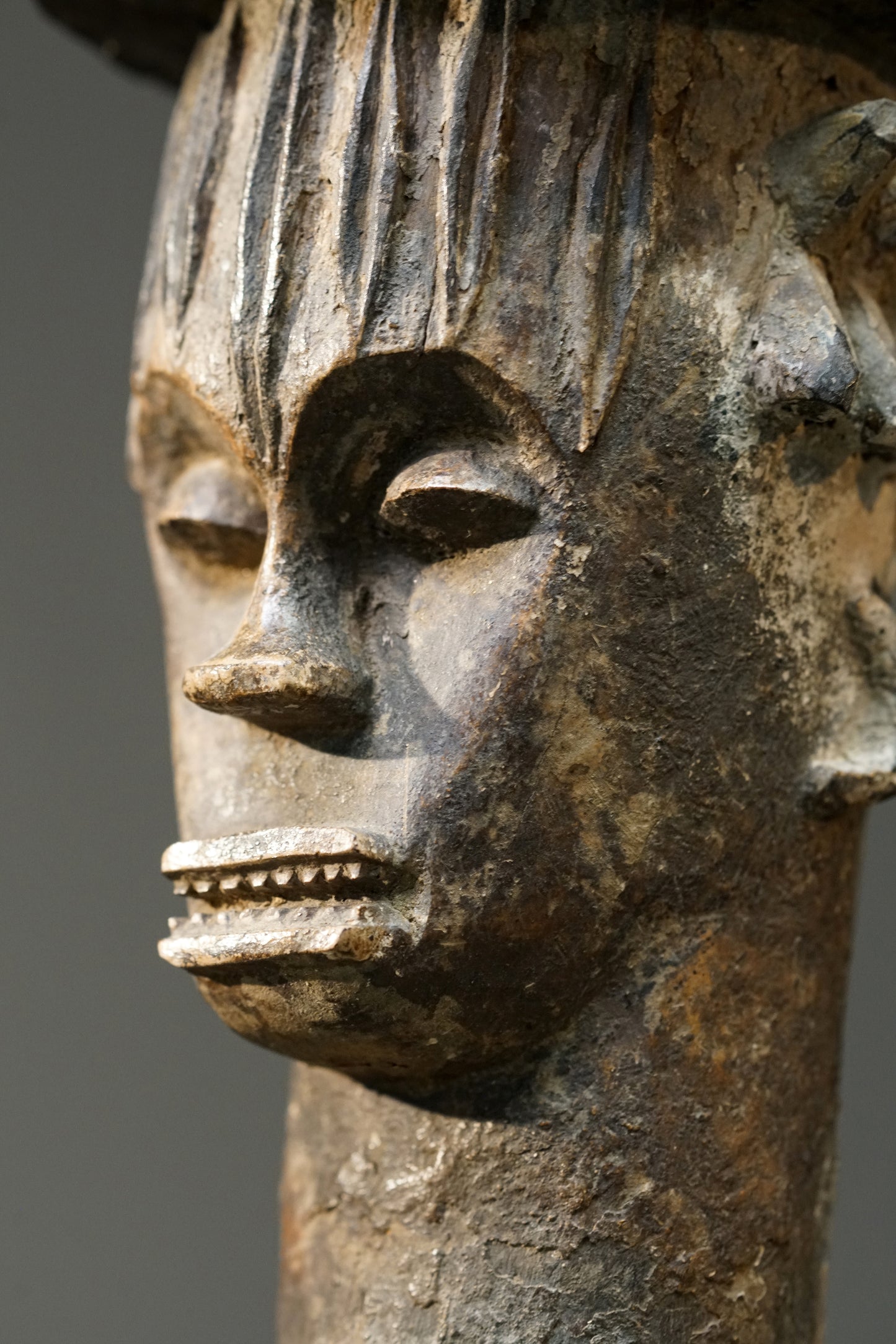 A male Urhobo statue