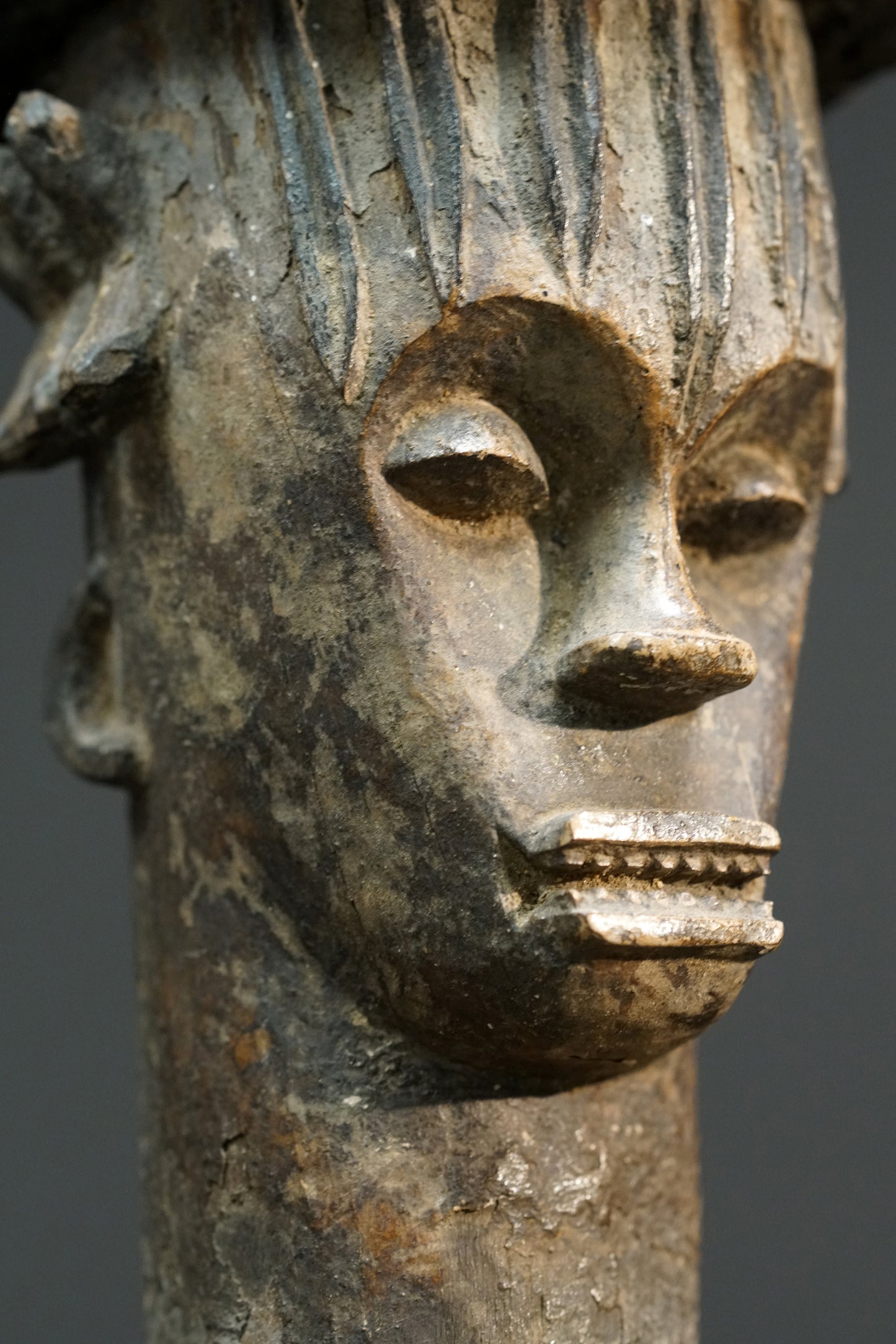 A male Urhobo statue