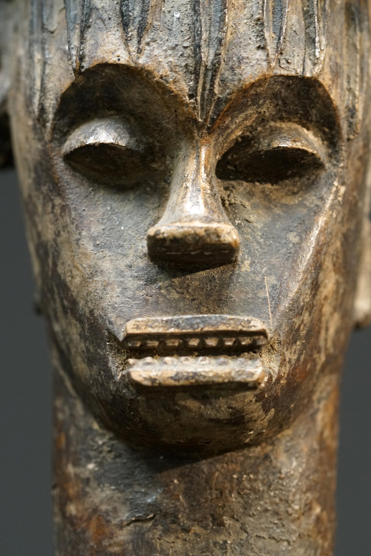 A male Urhobo statue