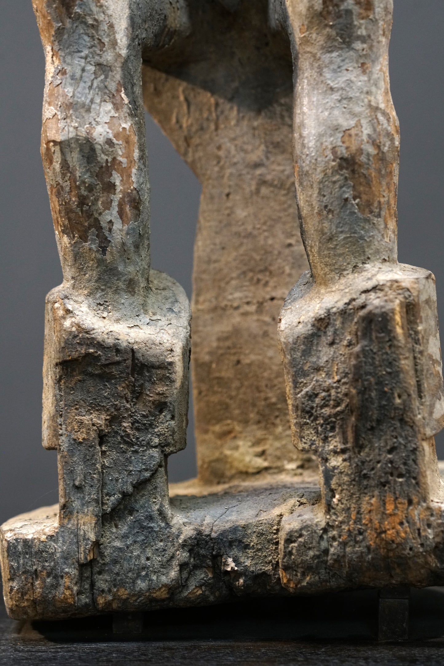 A male Urhobo statue