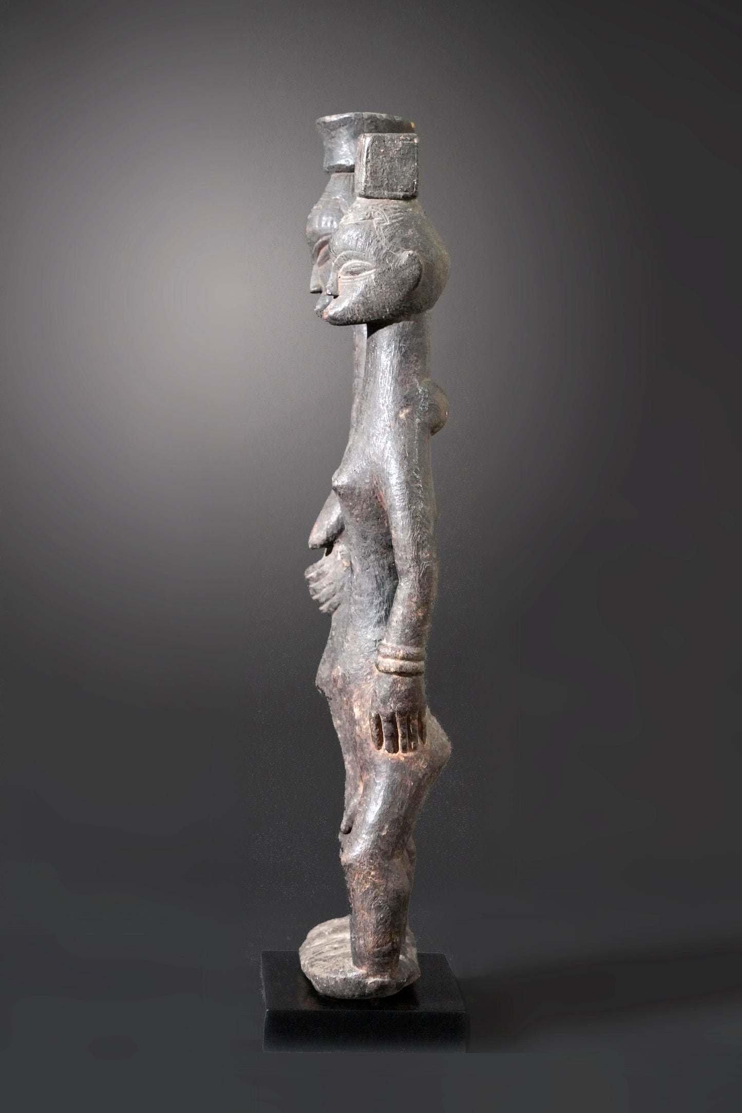 A Guro couple standing on one base