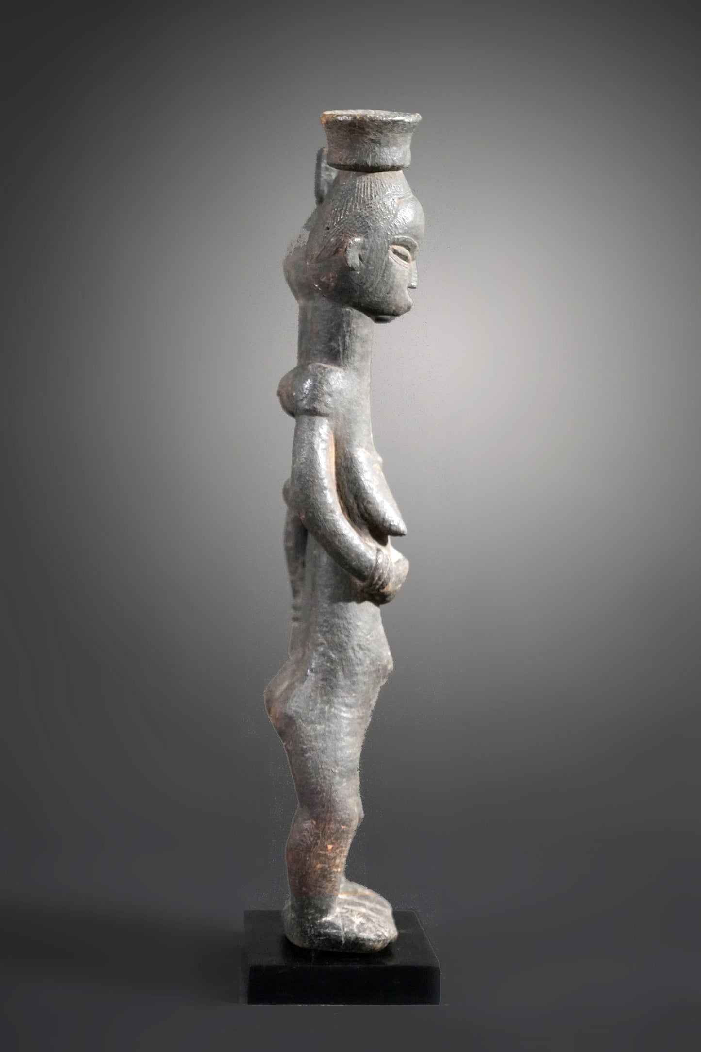 A Guro couple standing on one base