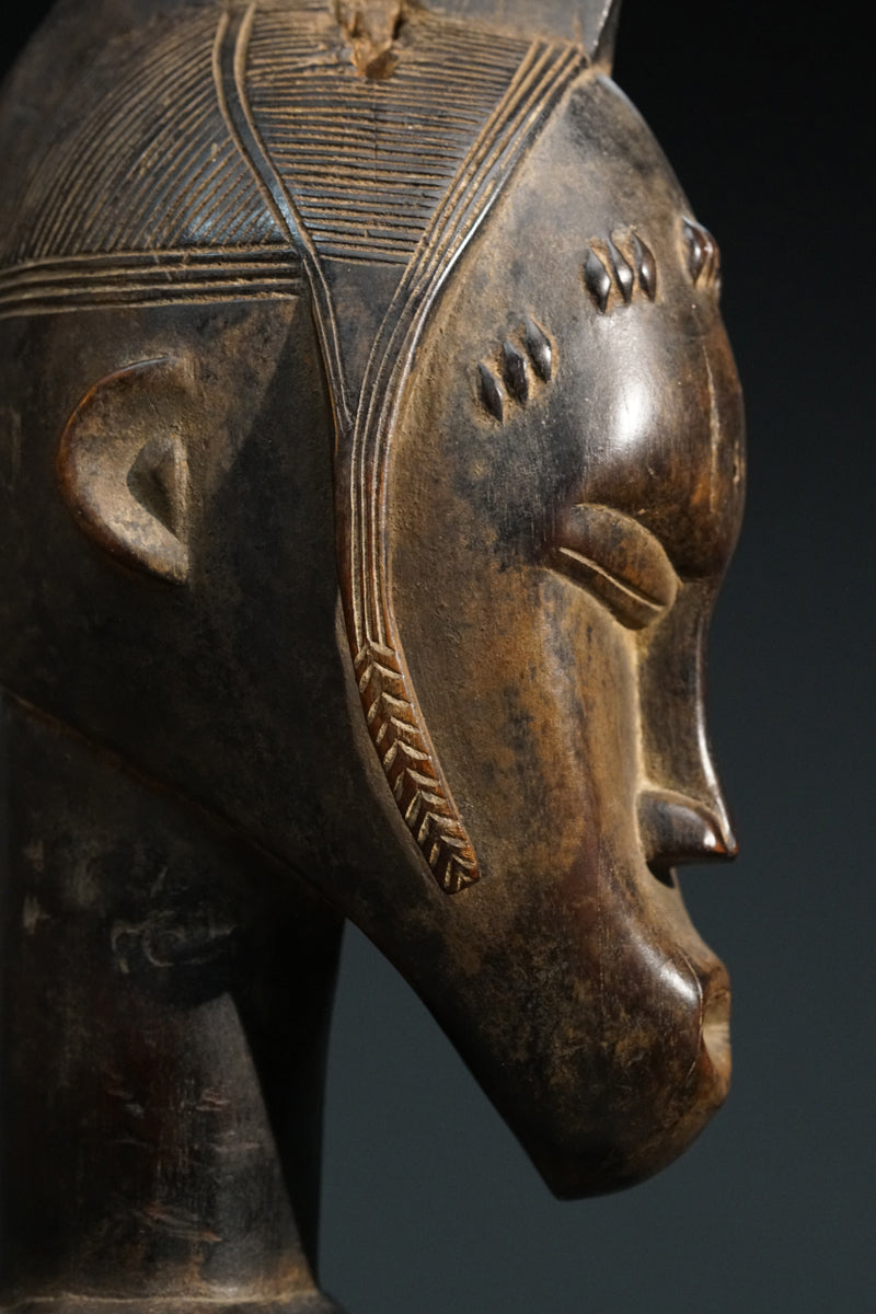 A rare female Guro sculpture