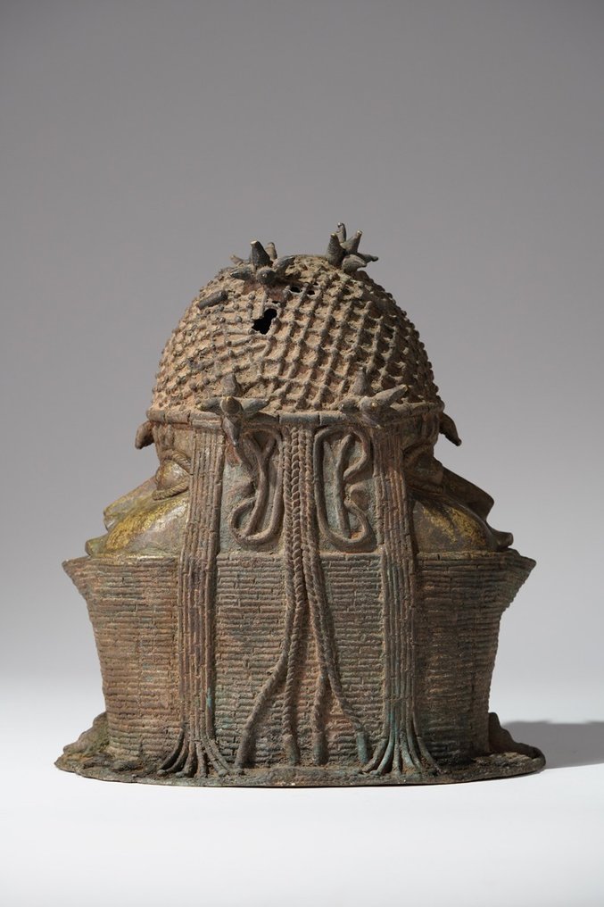 A commemorative Ọba head, Uhunmwu Elao