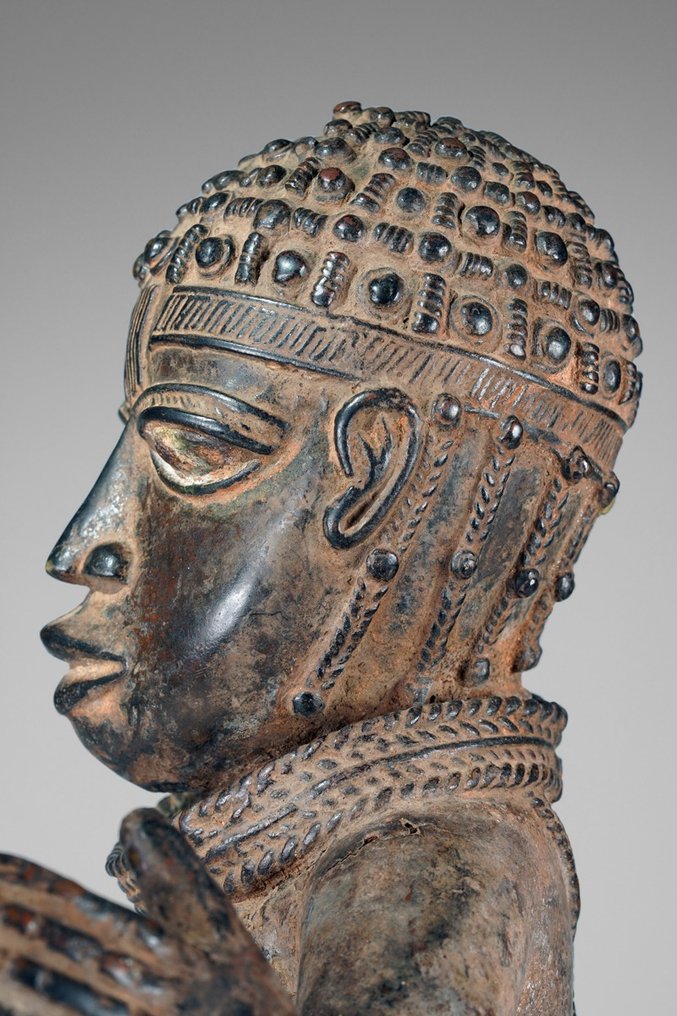 A female Bronze sculpture, in the style of Benin