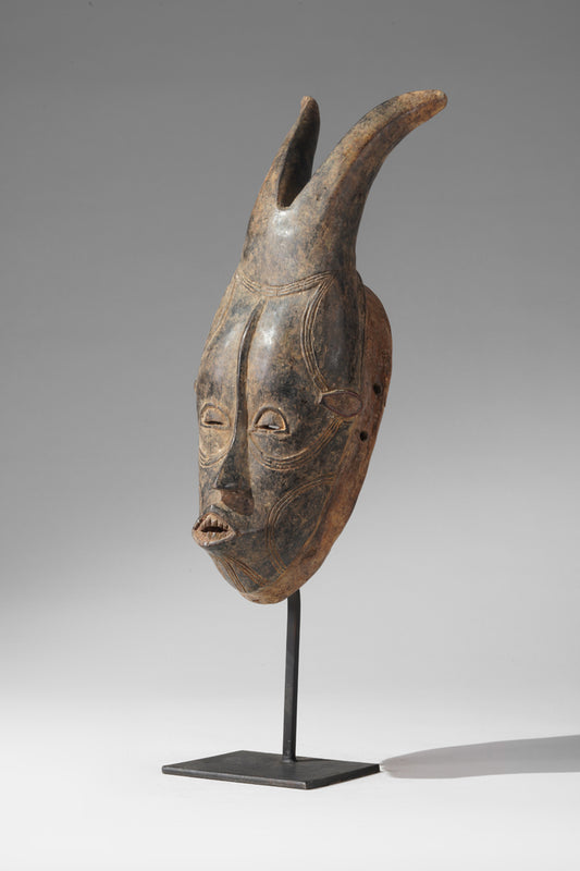 A horned Guro mask
