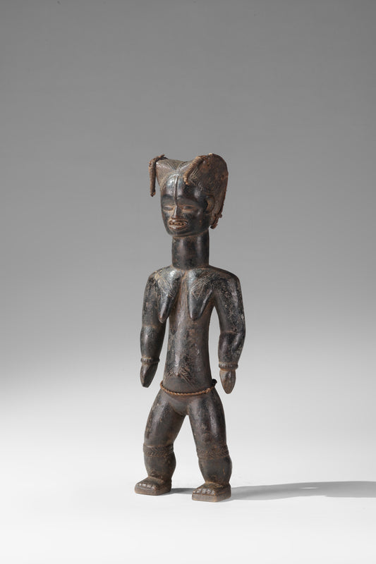 A female Dan Yacuba sculpture