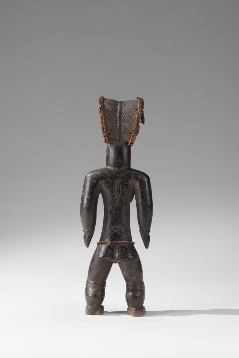 A female Dan Yacuba sculpture
