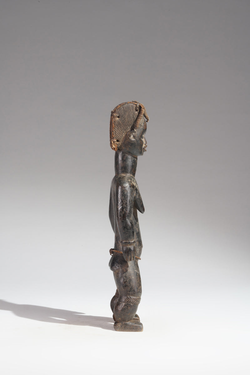 A female Dan Yacuba sculpture