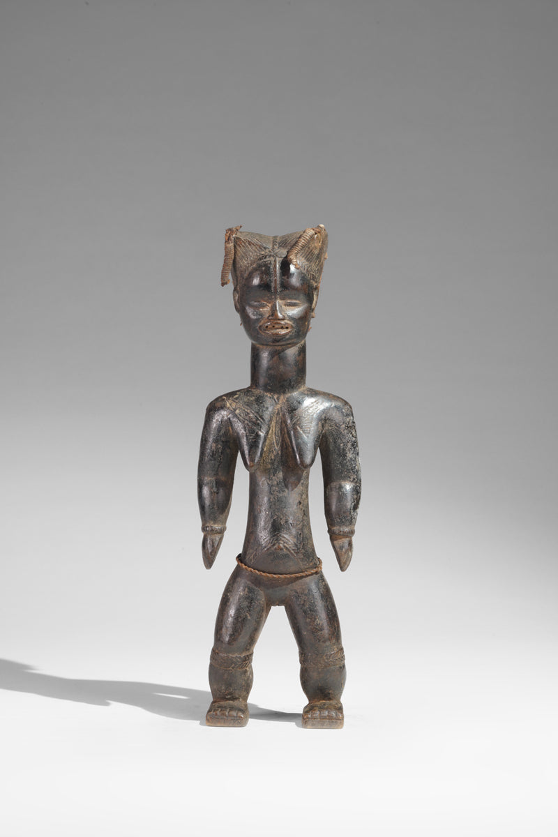 A female Dan Yacuba sculpture