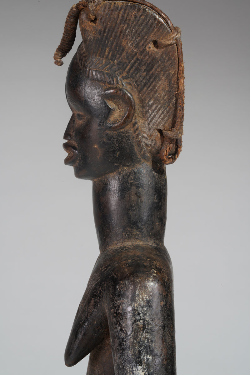 A female Dan Yacuba sculpture
