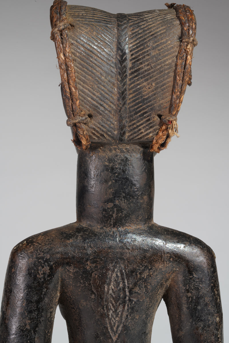 A female Dan Yacuba sculpture