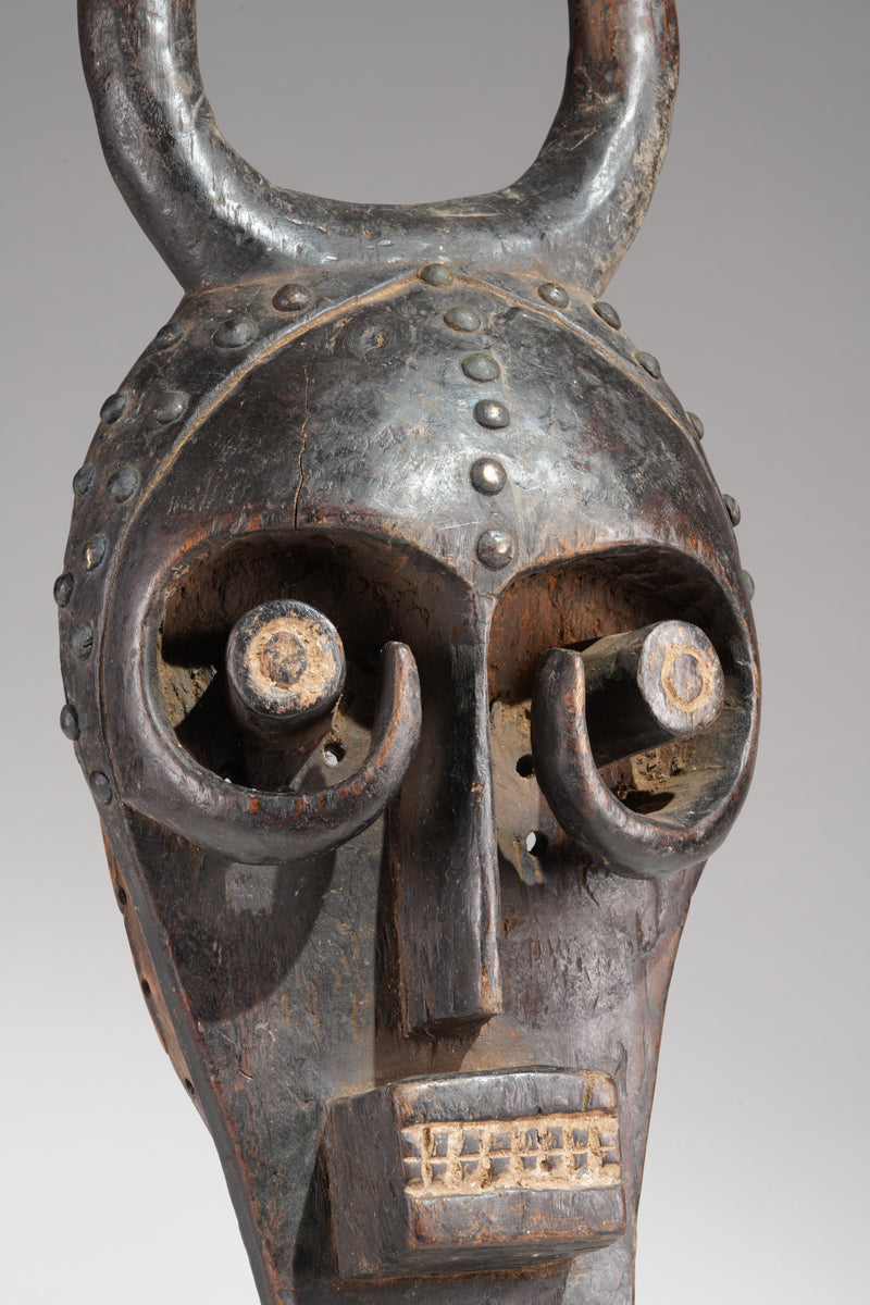 An atypical Grebo mask