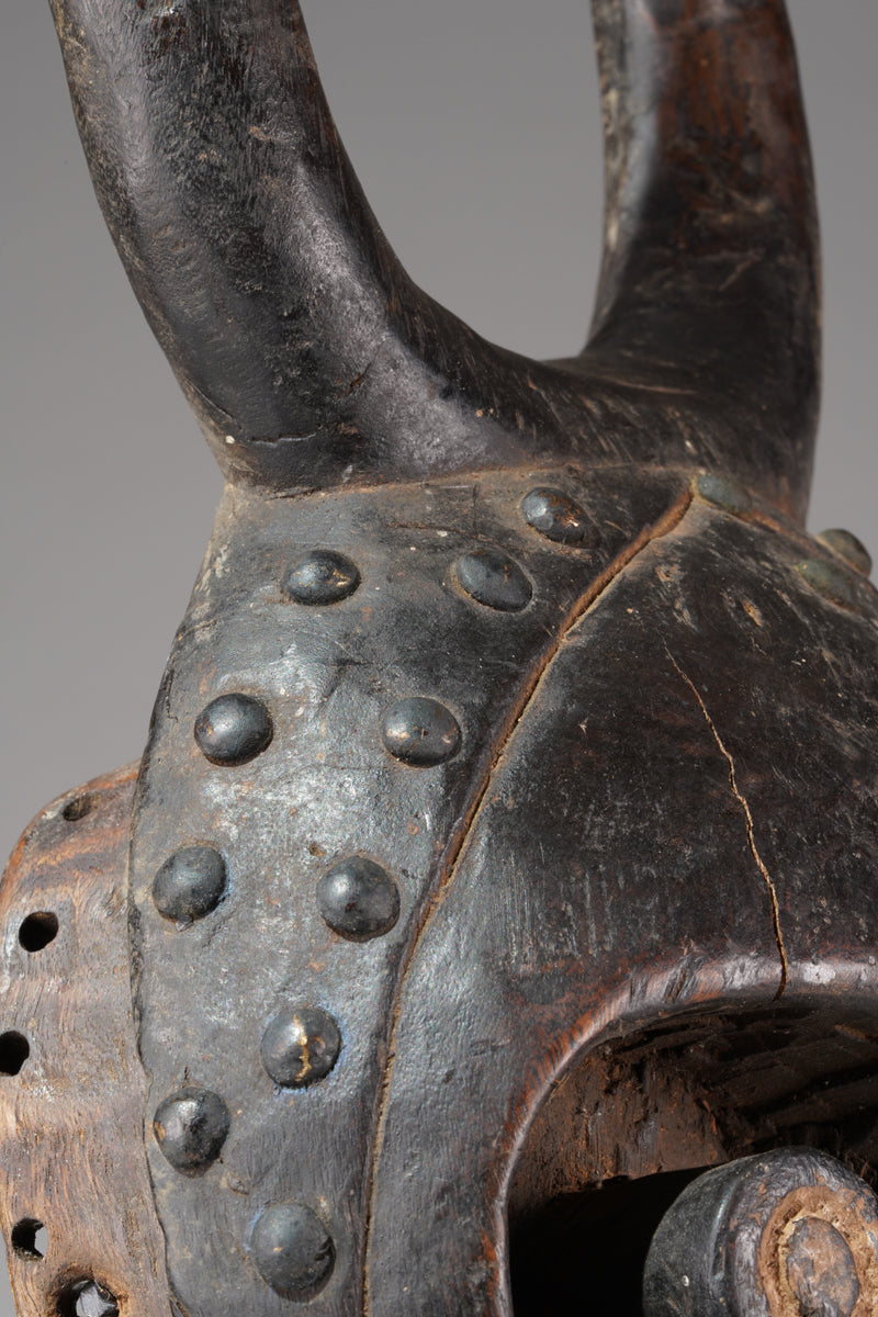 An atypical Grebo mask