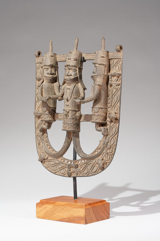A bronze plate - Ama