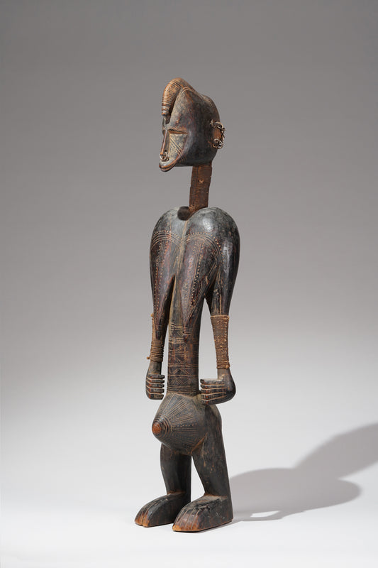 A female Jonka sculpture