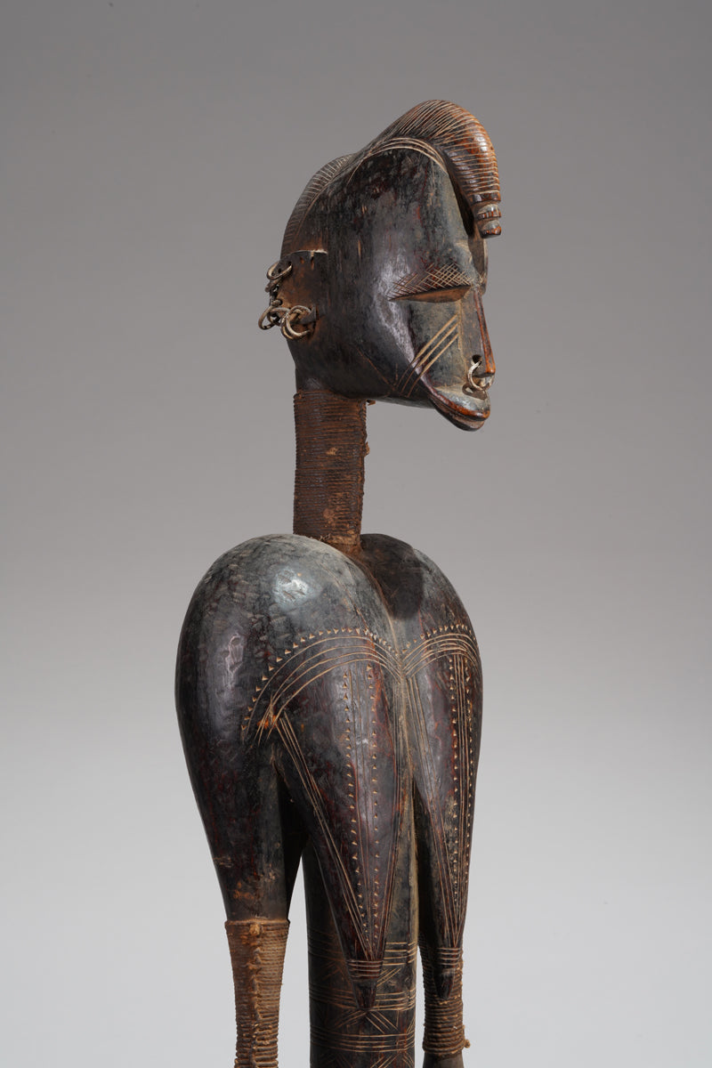 A female Jonka sculpture