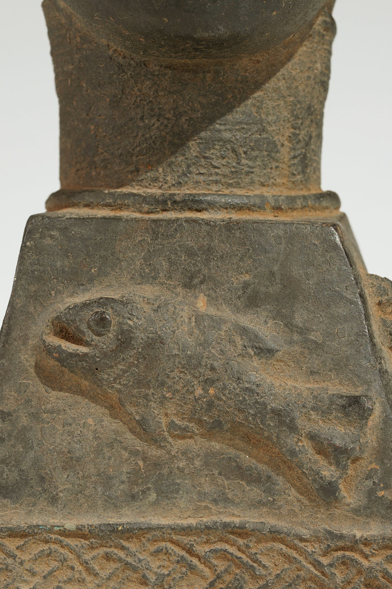 An bronze head of Queen Idia