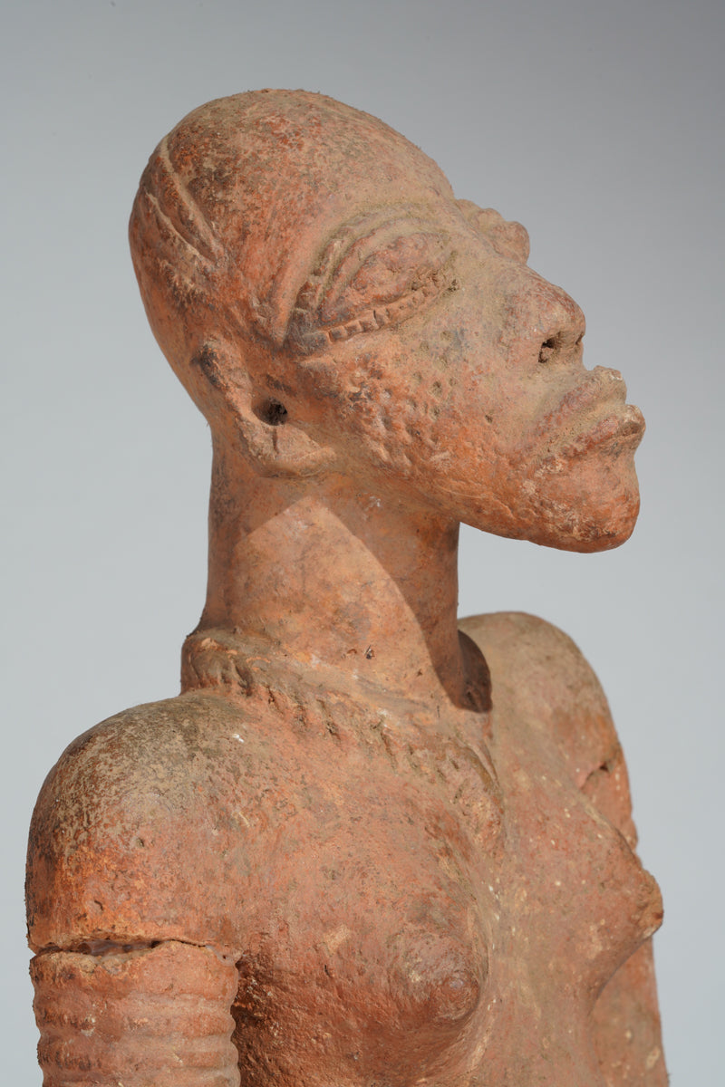A Djenne terracotta figure – Galerie Wolfgang Jaenicke