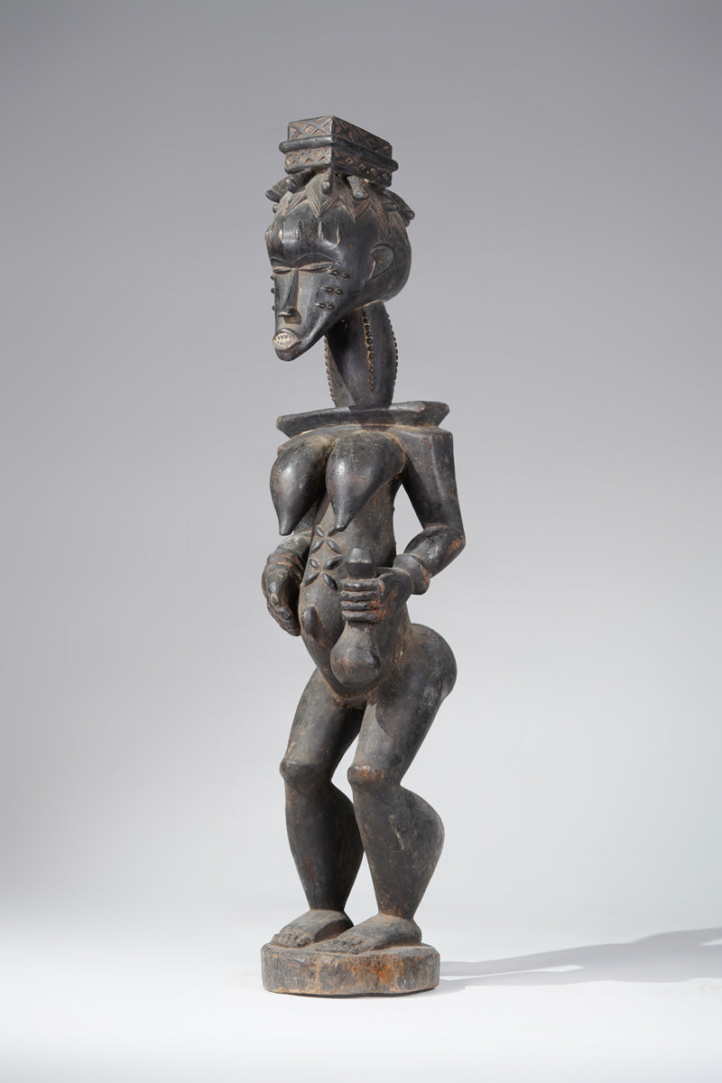 A female Guro sculpture