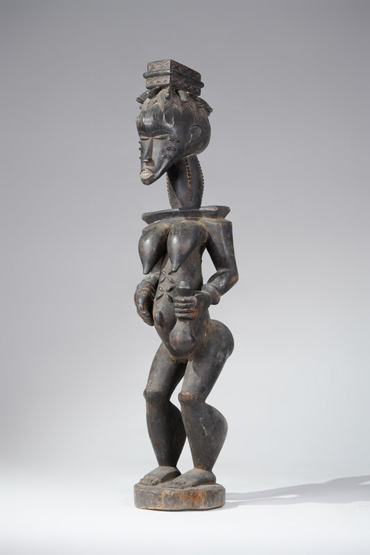 A female Guro sculpture