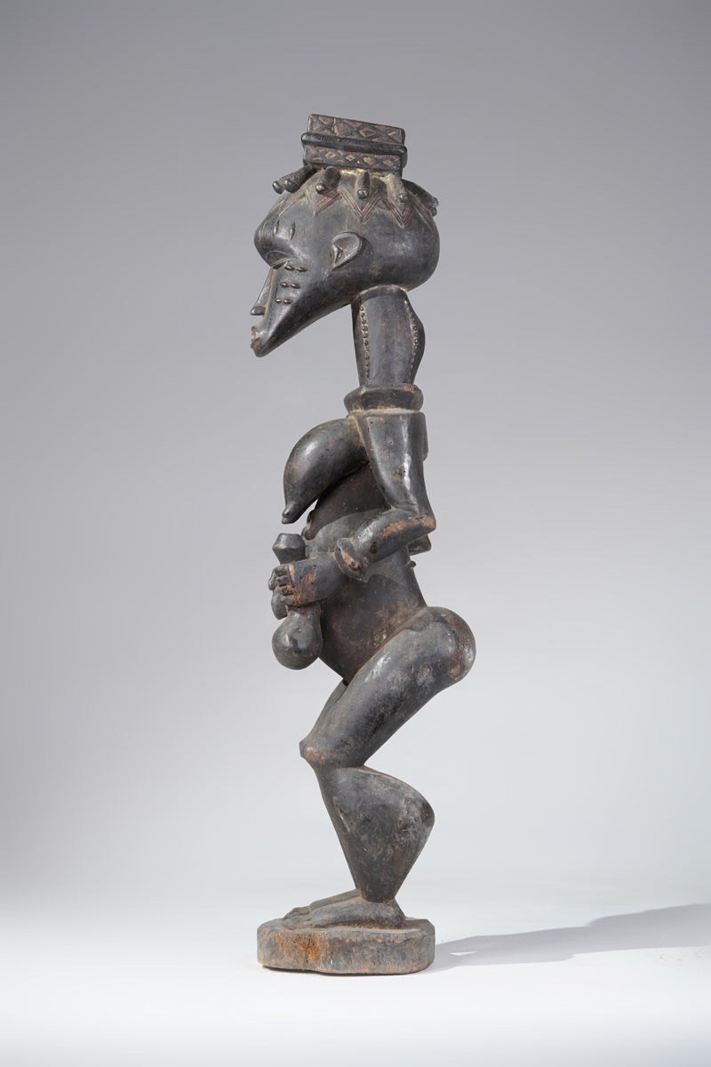 A female Guro sculpture