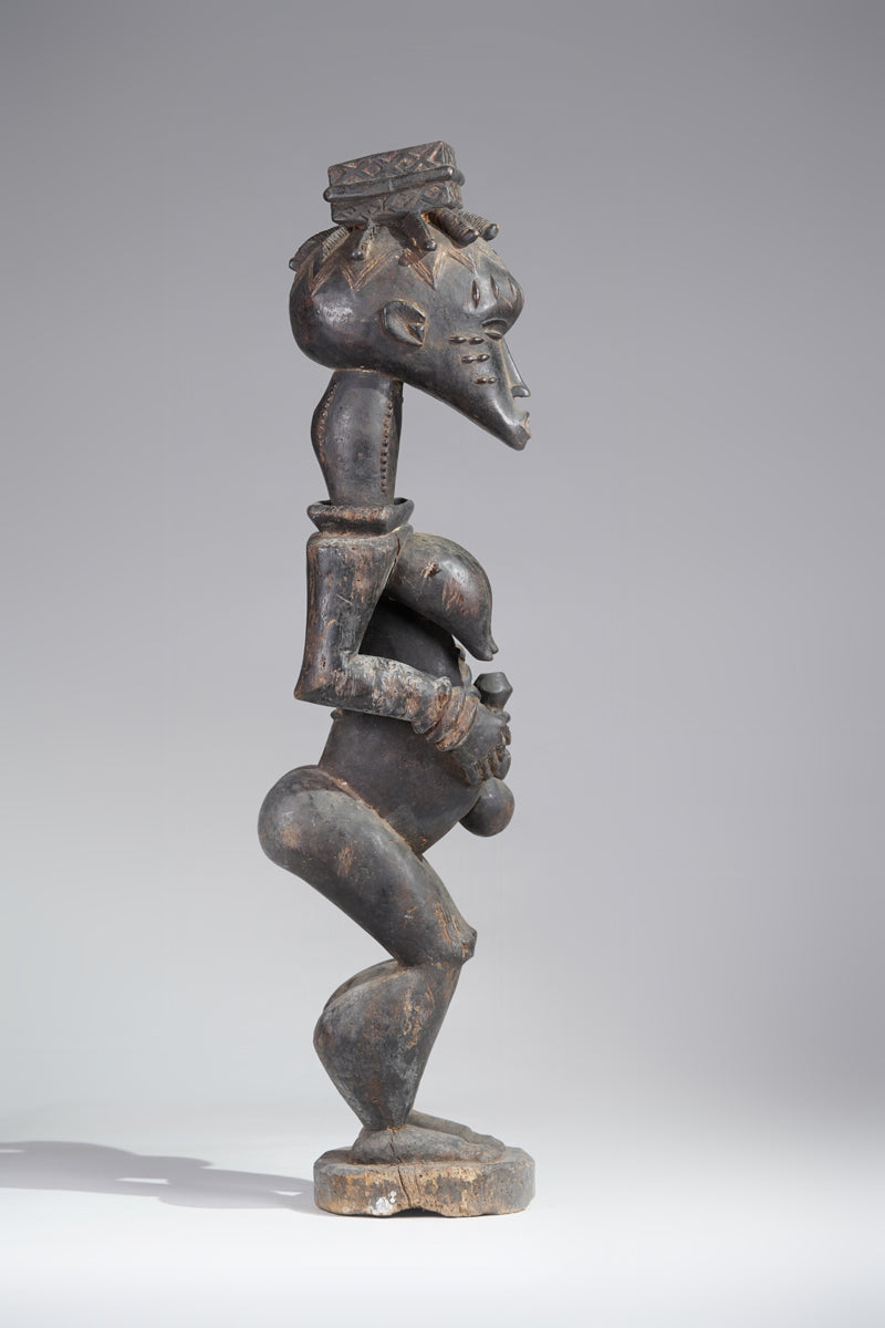 A female Guro sculpture